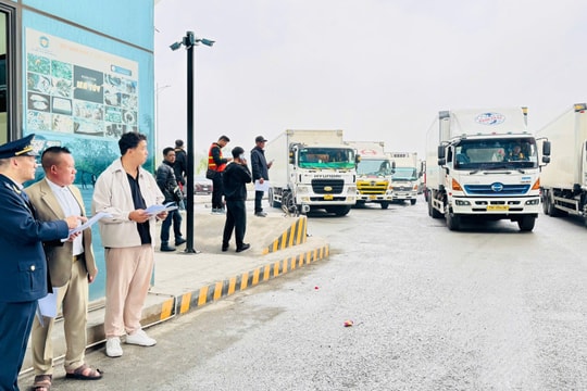 Quảng Ninh: Cửa khẩu cầu Bắc Luân II và Cảng Cái Lân sôi động xuất, nhập khẩu ngày mùng 3 Tết