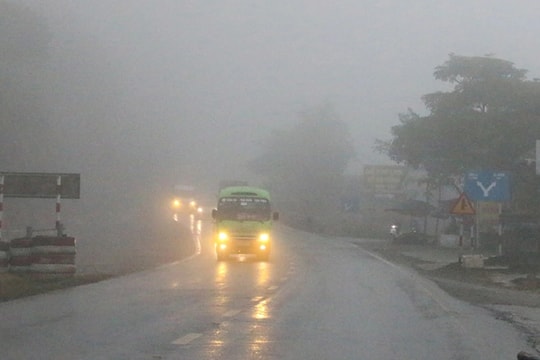 Di chuyển an toàn trong điều kiện thời tiết xấu, sương mù với tầm nhìn hạn chế
