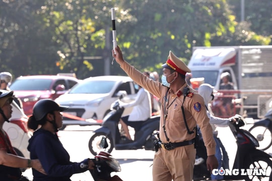 Phân luồng, điều tiết giao thông khi người dân trở lại Thủ đô để tránh ùn tắc