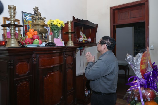 Thủ tướng Phạm Minh Chính dâng hương tưởng nhớ cố Thủ tướng Phan Văn Khải