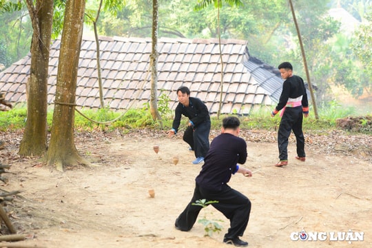 Độc đáo trò chơi đánh tu lu của người Mông (Điện Biên) trong ngày Tết