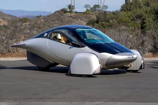 Xe điện có khả năng tự sạc bằng năng lượng mặt trời sẽ đến tay khách hàng trước cuối năm nay