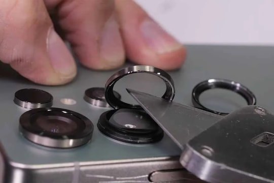 Kiểm tra độ bền vòng camera Galaxy S25 Ultra có dễ bị bật ra?