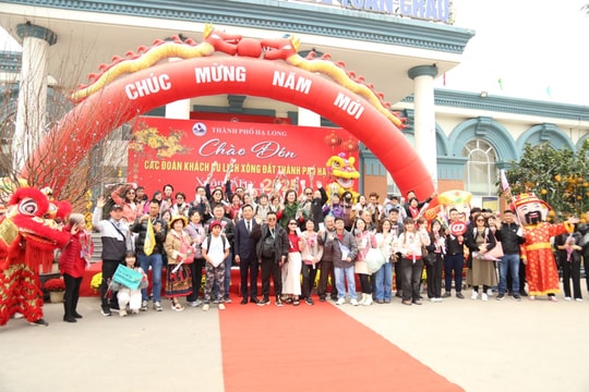 Quảng Ninh đón gần 970.000 lượt khách du lịch trong dịp Tết Nguyên đán Ất Tỵ