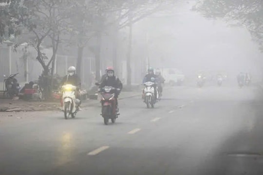 Không khí lanh tràn về, miền Bắc trời rét ngày đầu đi làm sau Tết