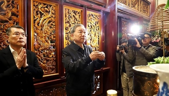 Tổng Bí thư Tô Lâm dâng hương tưởng niệm các Vua Hùng tại Phú Thọ