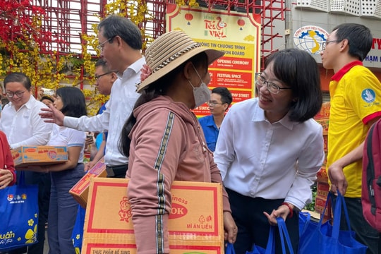 TP HCM: Gần 1.300 tỷ đồng chăm lo cho hơn 1,3 triệu người dân dịp Tết