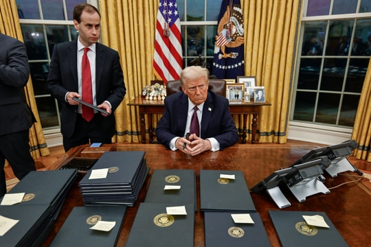 Ông Trump cảnh báo Iran sẽ bị 'xóa sổ' nếu âm mưu ám sát ông