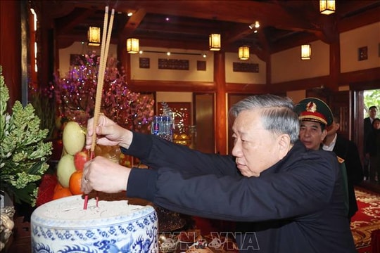 Tổng Bí thư Tô Lâm dâng hương tưởng niệm các Anh hùng liệt sỹ tại Nghĩa trang Vị Xuyên