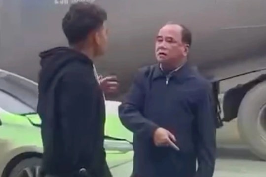 Khởi tố cán bộ trung tâm quỹ đất đánh người sau va chạm giao thông ở Hà Nội