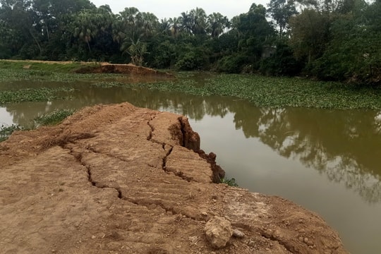 Thanh Hóa: Khẩn trương khắc phục sự cố sạt, lở bờ kênh