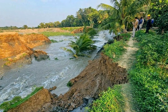 Thanh Hóa: Vỡ bờ sông nhà Lê giữa mùa khô