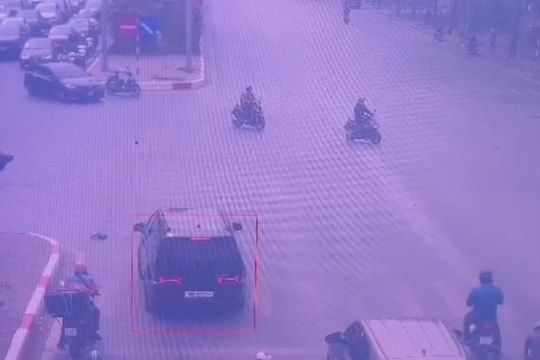 Vượt đèn đỏ để cứu người, tài xế được CSGT Hà Nội xóa phạt nguội