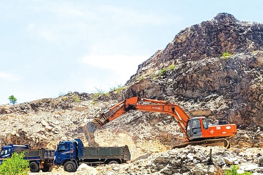 Đà Nẵng: Hơn 600.000m3 đất, đá tại huyện Hòa Vang bị khai thác 'lậu' khi chưa đủ hồ sơ pháp lý