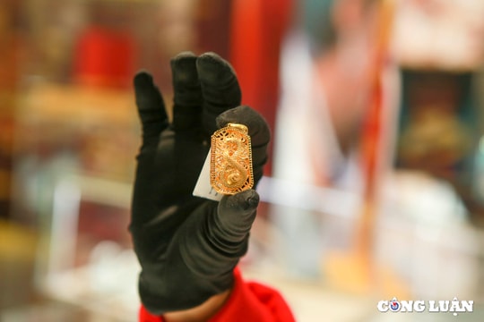 Giá vàng hôm nay xuống đáy hơn 1 tuần, về mốc 132 triệu đồng/lượng