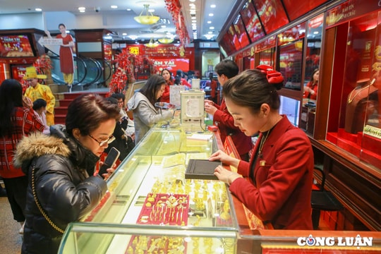 Đêm trước ngày vía Thần Tài, giá vàng bất ngờ lao dốc