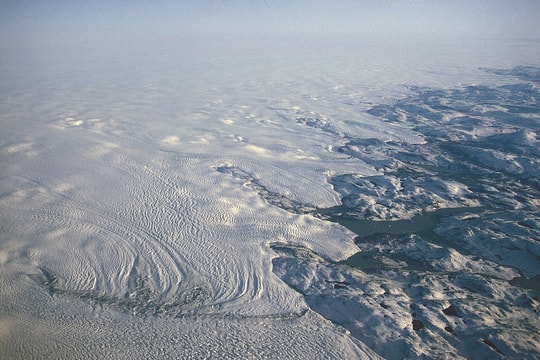 Tảng băng Greenland đang nứt nhanh hơn bao giờ hết do biến đổi khí hậu