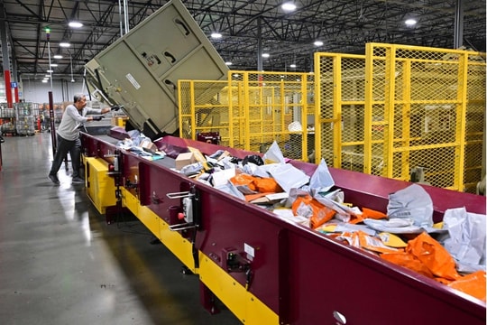 Thương nhân Trung Quốc cân nhắc tăng giá để bù đắp thuế quan Mỹ