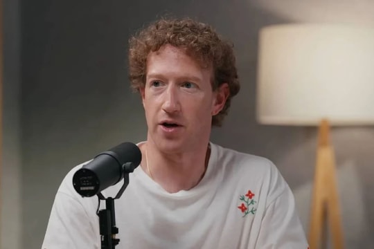 CEO Zuckerberg tuyên bố sự kết thúc của điện thoại di động và tiết lộ thiết bị thay thế