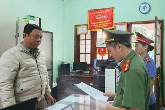 Để 'cát tặc' lộng hành, một chủ tịch UBND xã ở Bình Định bị khởi tố