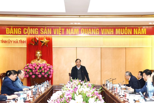 Trưởng ban Tổ chức Tỉnh ủy và Phó Chủ tịch UBND tỉnh Hà Tĩnh xin nghỉ trước tuổi