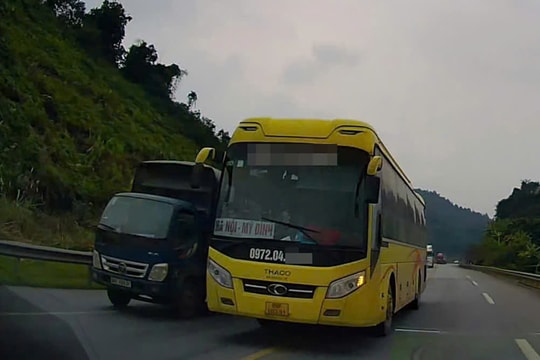 Vượt ẩu trên cao tốc Nội Bài - Lào Cai, nam tài xế bị xử phạt