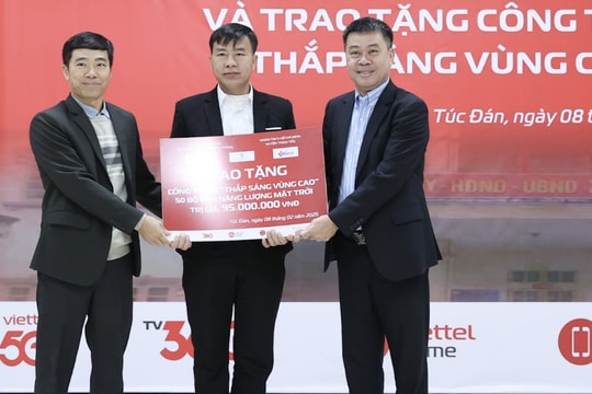 Báo VietNamNet trao tặng công trình đèn chiếu sáng tại huyện Trạm Tấu, tỉnh Yên Bái