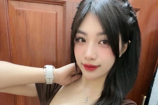 Cận cảnh nhan sắc của 'hot girl đấu vật' gây sốt hội làng ở Bắc Ninh
