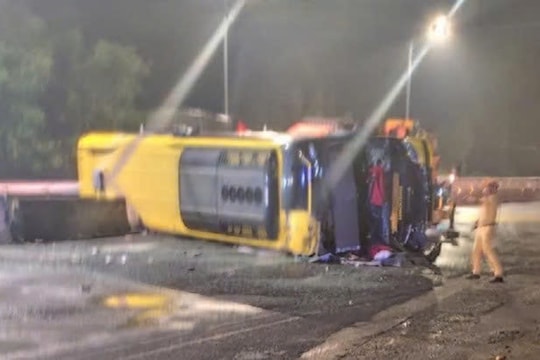 Lật xe khách tại Phú Yên, 3 người tử vong, nhiều người bị thương