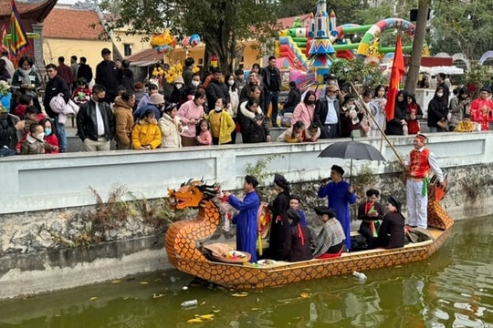 Hàng nghìn du khách về với hội Lim Xuân Ất Tỵ