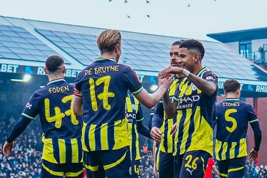 Man City nhọc nhằn đi tiếp, Chelsea gục ngã trước Brighton tại FA Cup