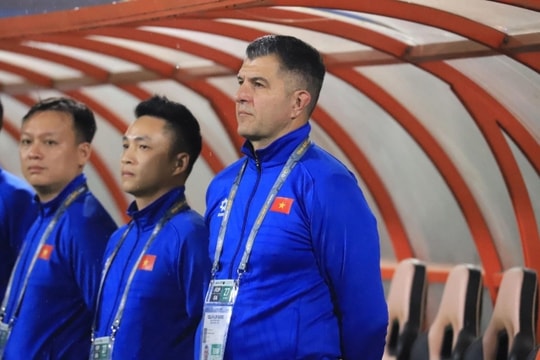 Chia tay Đà Nẵng, HLV Roland có thể dẫn dắt U17 Việt Nam