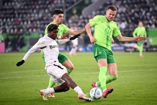 Xabi Alonso làm nên lịch sử