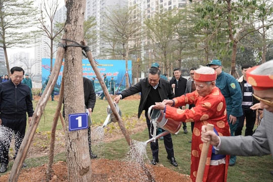 Chủ tịch Hà Nội dự Tết trồng cây tại Công viên hồ Phùng Khoang