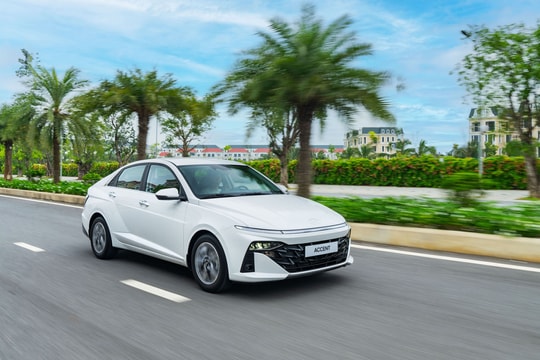 Giá xe Hyundai giảm đồng loạt, tăng bảo hành lên 8 năm