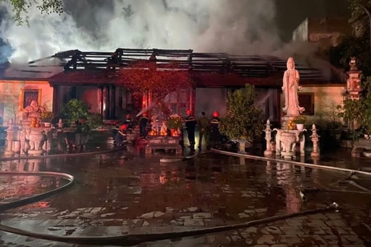 Chùa Vẽ 300 năm tuổi ở Bắc Giang bị cháy, Cục Di sản văn hoá nói gì?