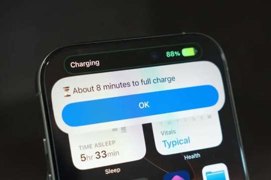iPhone vẫn thiếu ước tính thời gian sạc: Người dùng đã tự tạo giải pháp