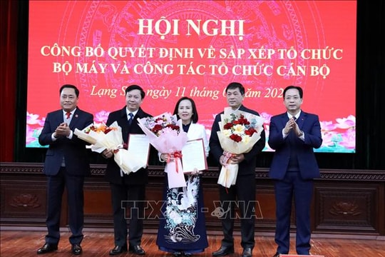 Tỉnh ủy Lạng Sơn công bố các Quyết định về sắp xếp tổ chức bộ máy và tổ chức cán bộ