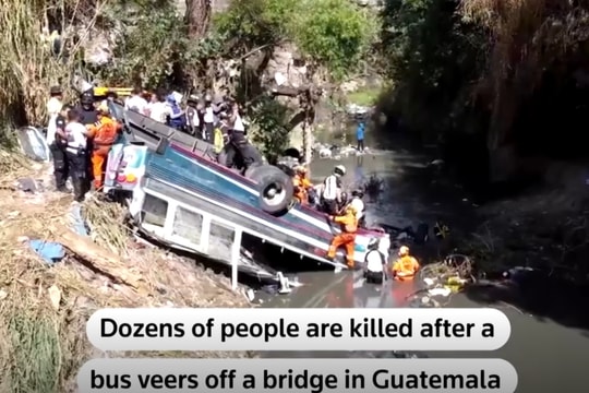 Ít nhất 50 người chết ở Guatemala sau khi xe buýt lao khỏi cầu