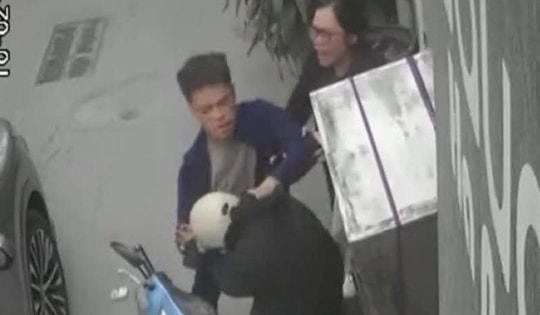 Công an vào cuộc điều tra vụ tài xế xe Lexus hành hung nam shipper ở Hà Nội