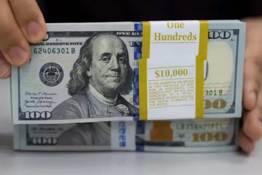 Giá USD tăng kịch trần