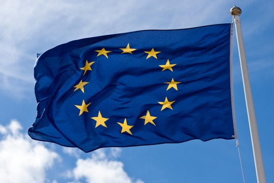 Châu Âu và Hàn Quốc phản ứng với quyết định áp thuế thép và nhôm của Mỹ