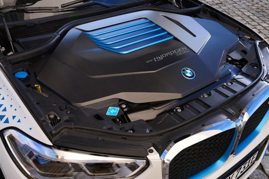 BMW hợp tác với Toyota phát triển động cơ hydro cho iX5