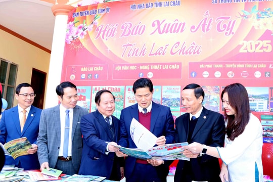 Hội báo xuân Ất Tỵ tỉnh Lai Châu: Giới thiệu hàng trăm ấn phẩm báo xuân đặc sắc