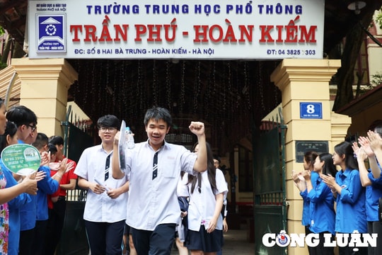 Giải quyết bài toán dạy thêm học thêm: Cấm không thu tiền là chưa đủ