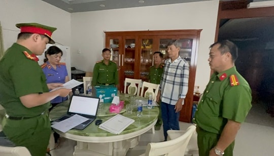 Khởi tố cựu Cục trưởng Cục Thuế tỉnh Cà Mau cùng thuộc cấp