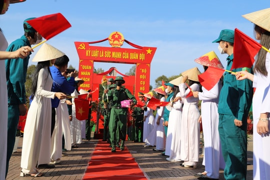 Thanh niên Đắk Lắk - Đắk Nông hăng hái lên đường nhập ngũ