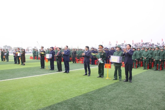 Hôm nay, toàn tỉnh Ninh Bình có hơn 1.600 công dân lên đường nhập ngũ