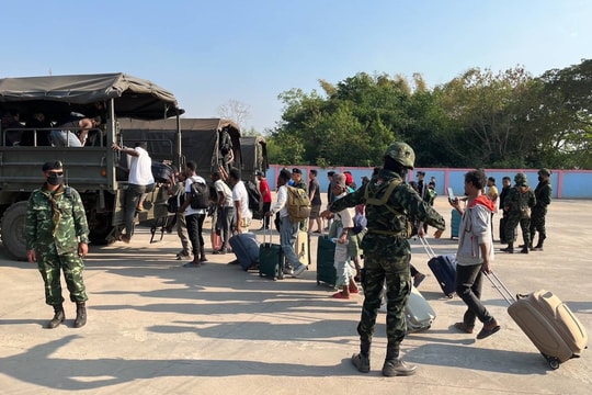 Thái Lan tiếp nhận 260 nạn nhân trong đường dây buôn người lừa đảo trực tuyến ở Myanmar