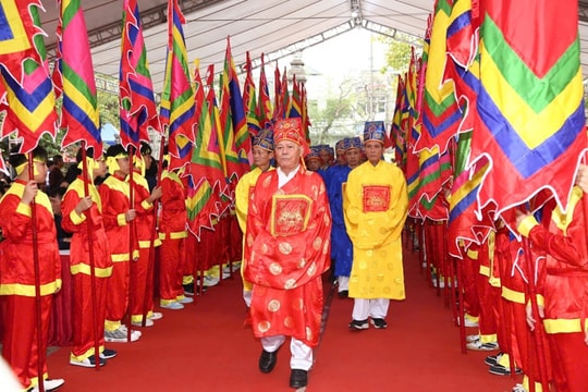 Dâng hương kỷ niệm 1081 năm ngày hóa của Đức vương Ngô Quyền